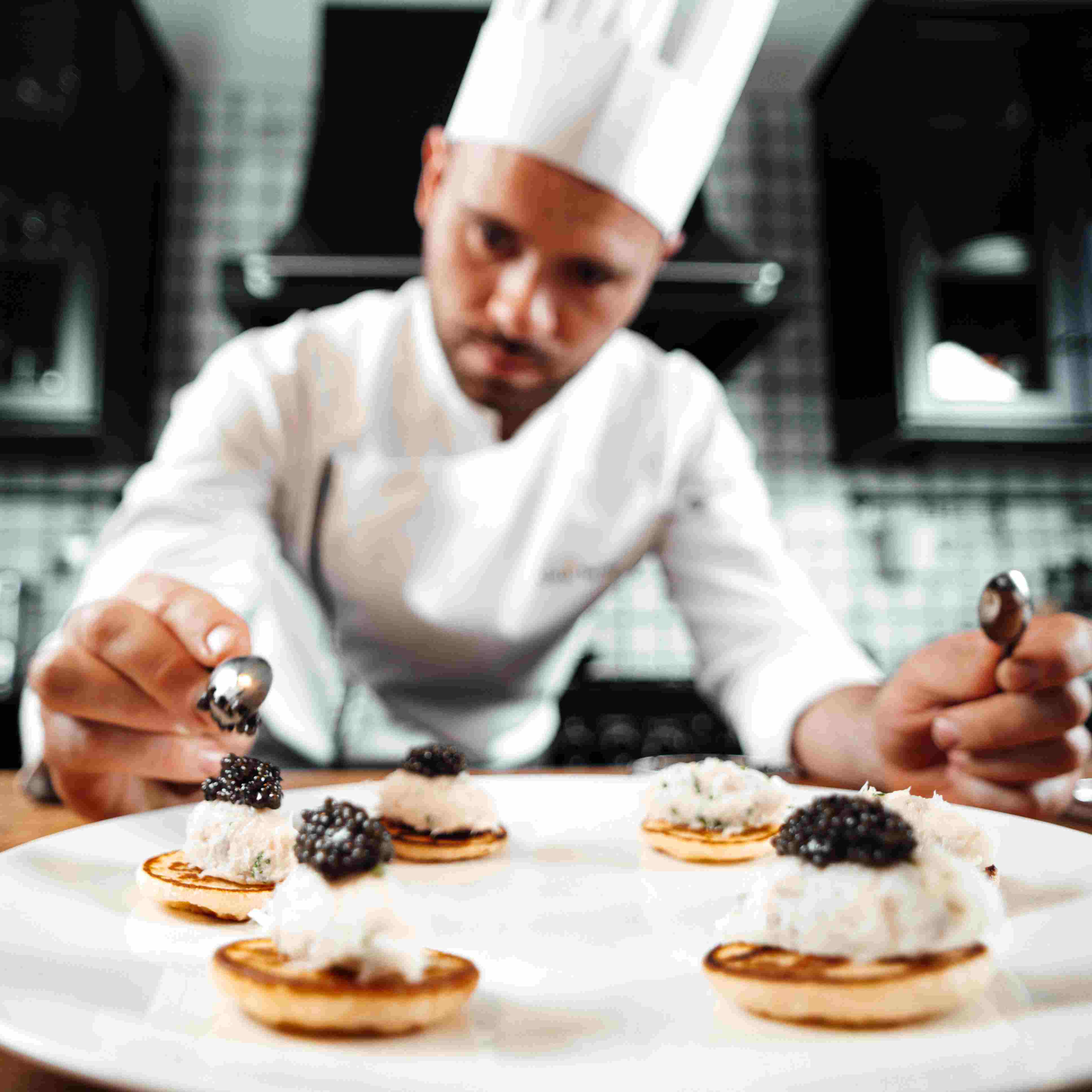 Adam Brunet en action, Chef à Domicile